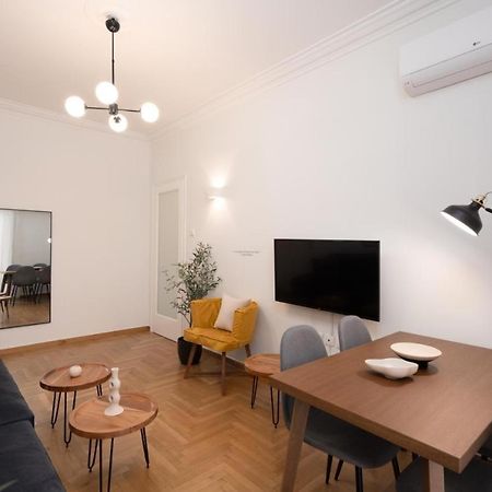 Vibrant Urban Getaway: Charming 2-Bedroom Near Bars, Parks, And Metro Athens Exterior photo