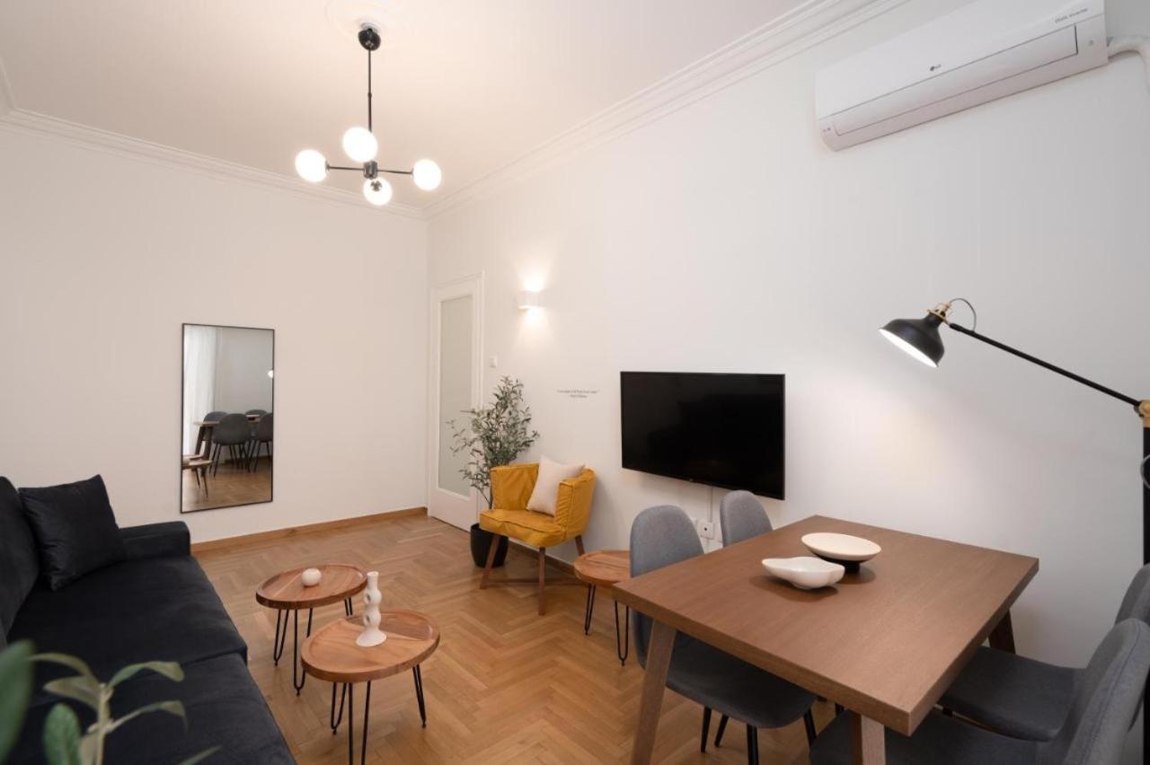 Vibrant Urban Getaway: Charming 2-Bedroom Near Bars, Parks, And Metro Athens Exterior photo