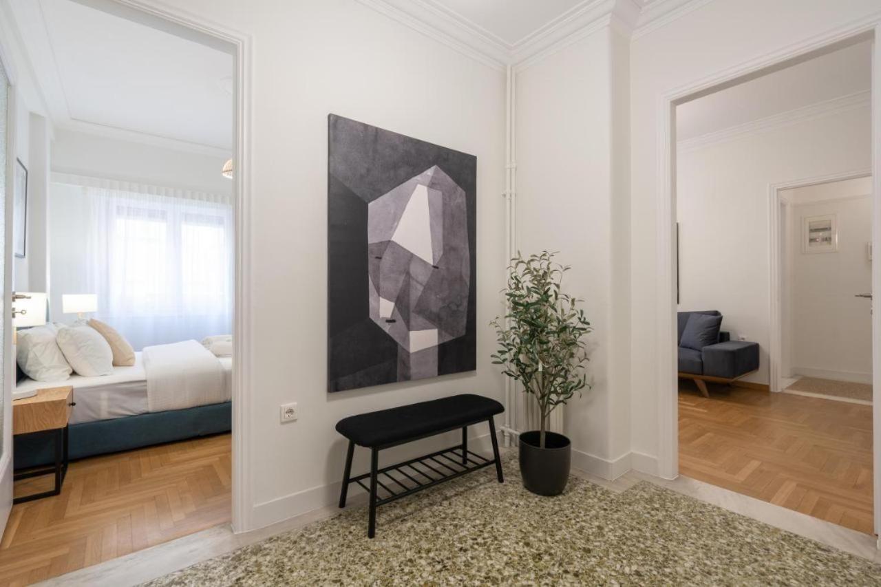 Vibrant Urban Getaway: Charming 2-Bedroom Near Bars, Parks, And Metro Athens Exterior photo