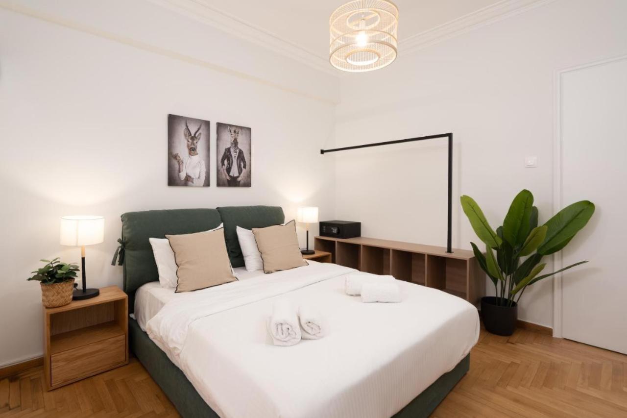 Vibrant Urban Getaway: Charming 2-Bedroom Near Bars, Parks, And Metro Athens Exterior photo