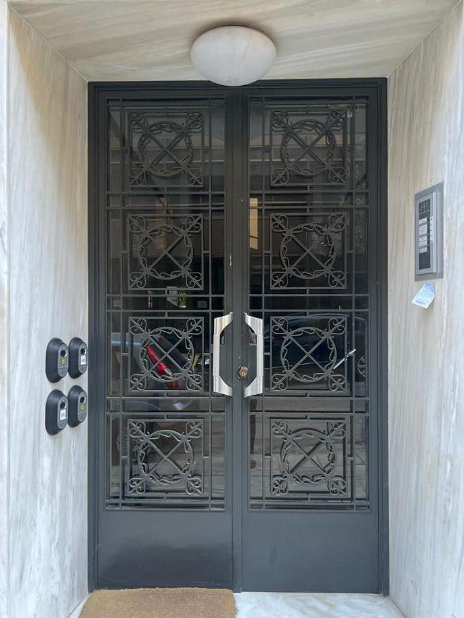Vibrant Urban Getaway: Charming 2-Bedroom Near Bars, Parks, And Metro Athens Exterior photo